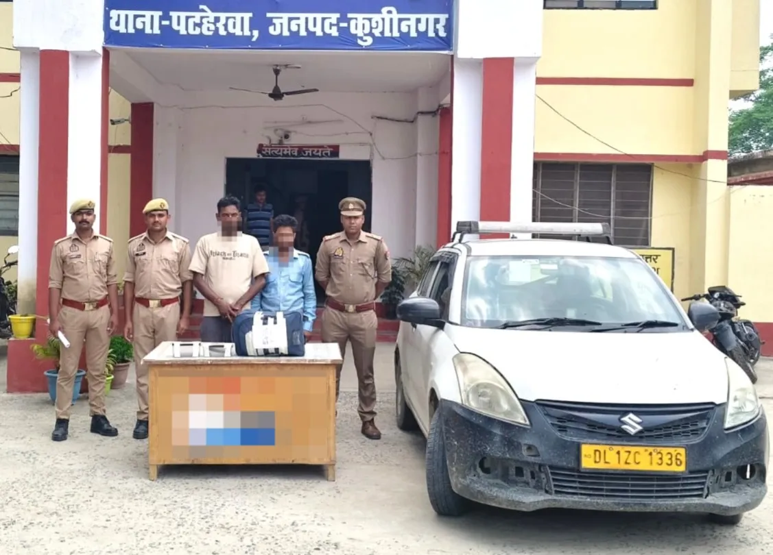 कुशीनगर पुलिस की बड़ी कार्रवाई: लग्जरी कार से तस्करी कर ले जाया जा रहा सवा चार किलो गांजा बरामद, बिहार और बलिया के दो तस्कर गिरफ्तार