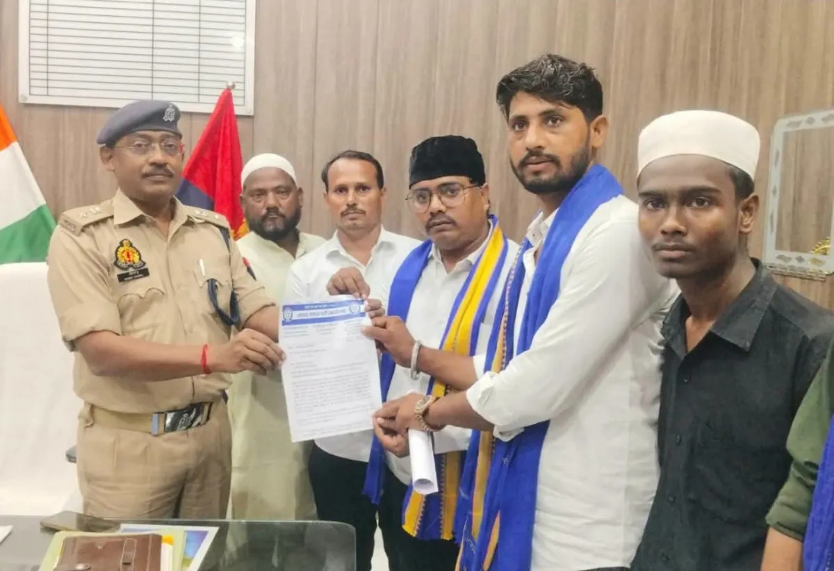 महेवा की यूट्यूबर रिचा तिवारी पर मुकदमा दर्ज करने  की मांग को लेकर भीम आर्मी व मुस्लिम संगठनों दिया ज्ञापन