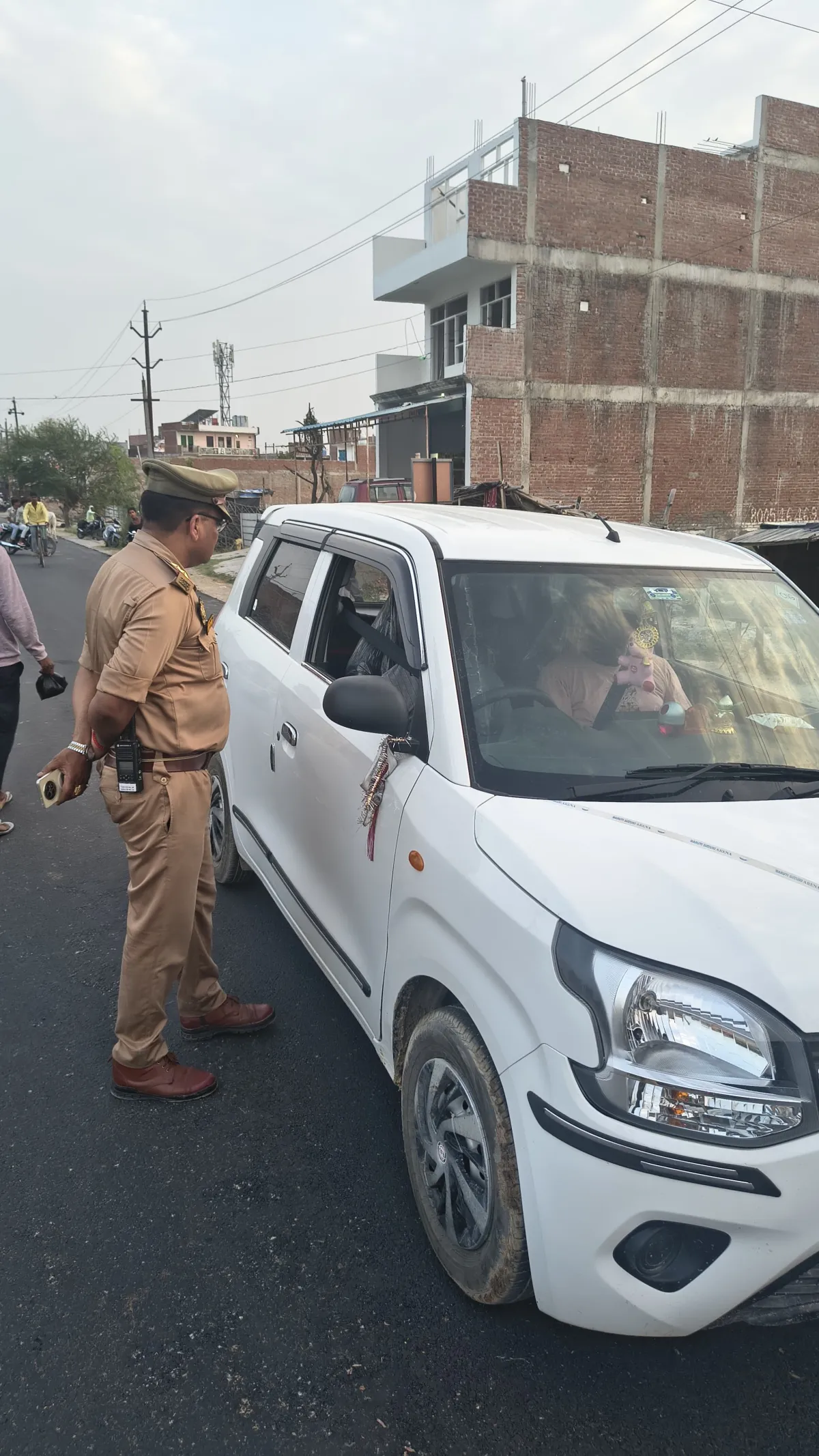 पुलिस आयुक्त के आदेश पर पूरे शहर में चला सघन चेकिंग अभियान - उत्तर प्रदेश खबर