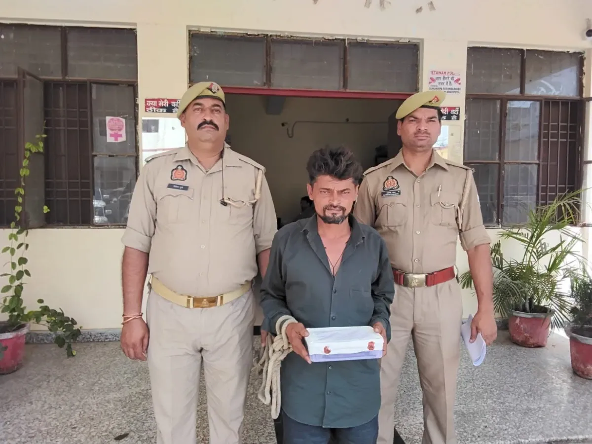 युवक अवैध तमंचा, कारतूस के साथ गिरफ्तारः जसवंतनगर में वाहन चेकिंग के दौरान बाइक सीज, आर्म्स एक्ट का केस। - अपराध खबर